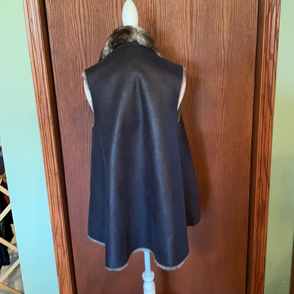 IMAN Reversible Faux Fur Vest - Picture 3 of 7